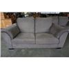 Image 2 : UPHOLSTERED LOVESEAT