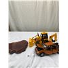 Image 1 : 1:18 Scale Ford Explorer Plus Battery Operated CAT Backhoe and Wooden Base