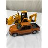 Image 3 : 1:18 Scale Ford Explorer Plus Battery Operated CAT Backhoe and Wooden Base