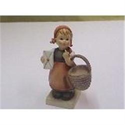 VERY BEAUTIFUL GOEBEL FIGURINE #1931645