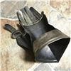 Image 4 : Victorian Era Knight's Gauntlet, Display Armor