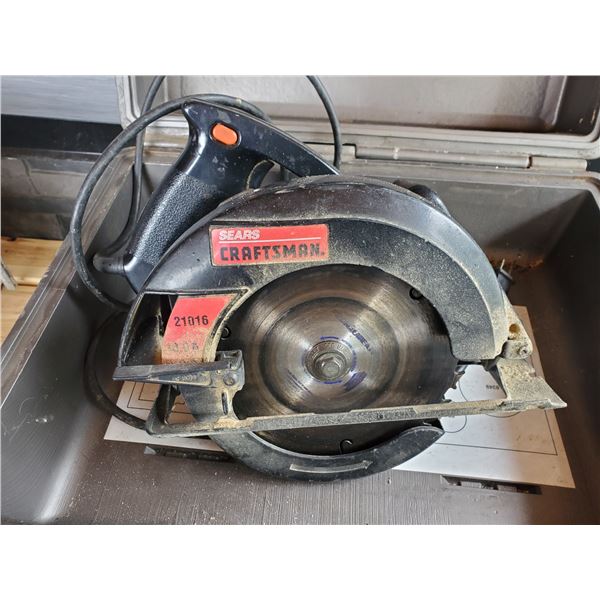 Craftsman 7 1/4 skil saw with case - working