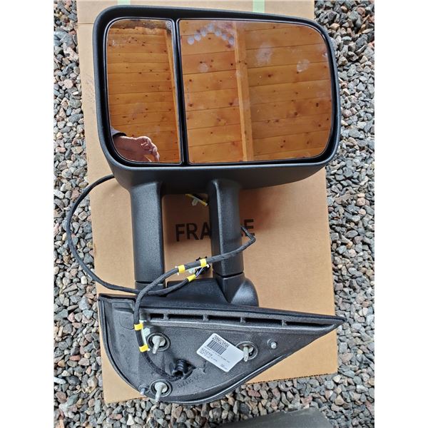 Brand new never used drivers side rear view mirror - has signal light, folds in and extends for towi