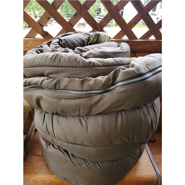Very good sleeping bag (clean) and military insulated water bag