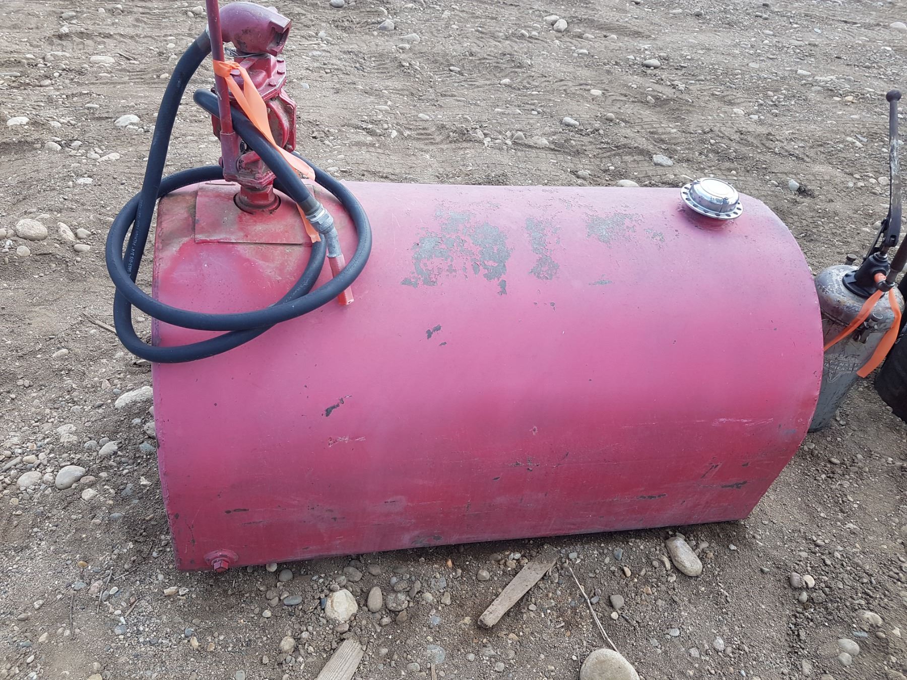 100 ? Gal Slip Tank With Pump