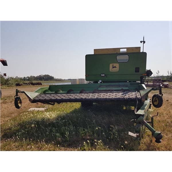 John Deere 6601 Pull Behind Combine 11' Header