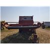 Image 11 : International 914 Pull Behind Combine 11' Header