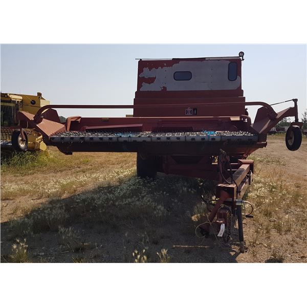 International 914 Pull Behind Combine 11' Header