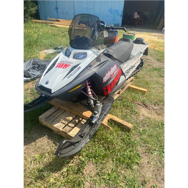 2007 Skidoo Summit Rotax 800R 151" Track *ITEM OFF SITE*