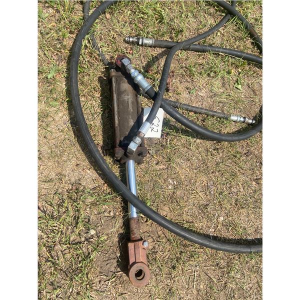 Hydraulic Ram + Hose *ITEM OFF SITE*