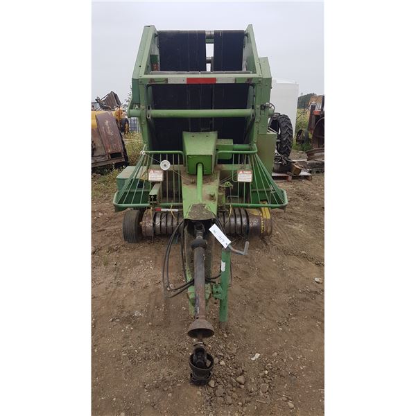 John Deere 410 Round Bailer