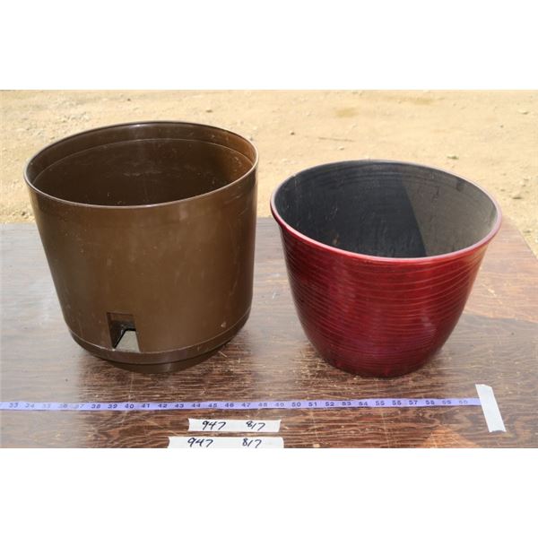 2 Flower Pots 13" Diameter