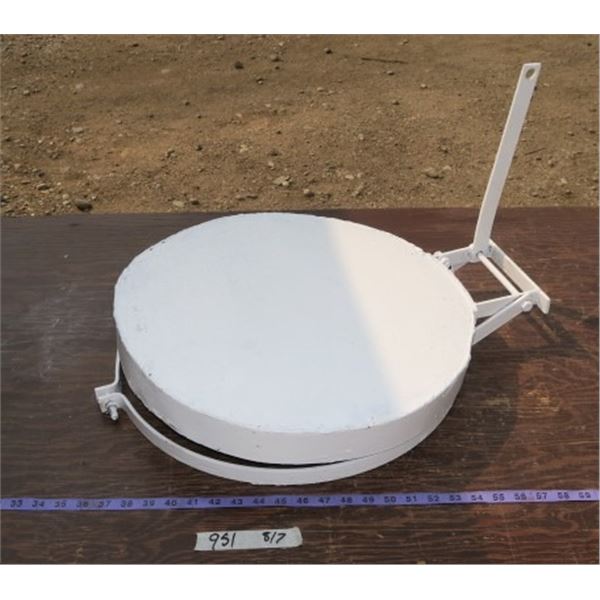 Bin Lid Opener for Fertilizer Bin