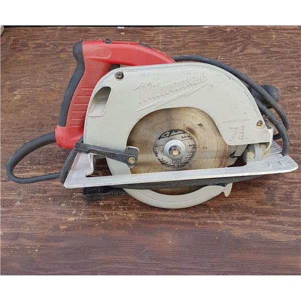 Milwaukee 7 1/4" Circular Saw Good