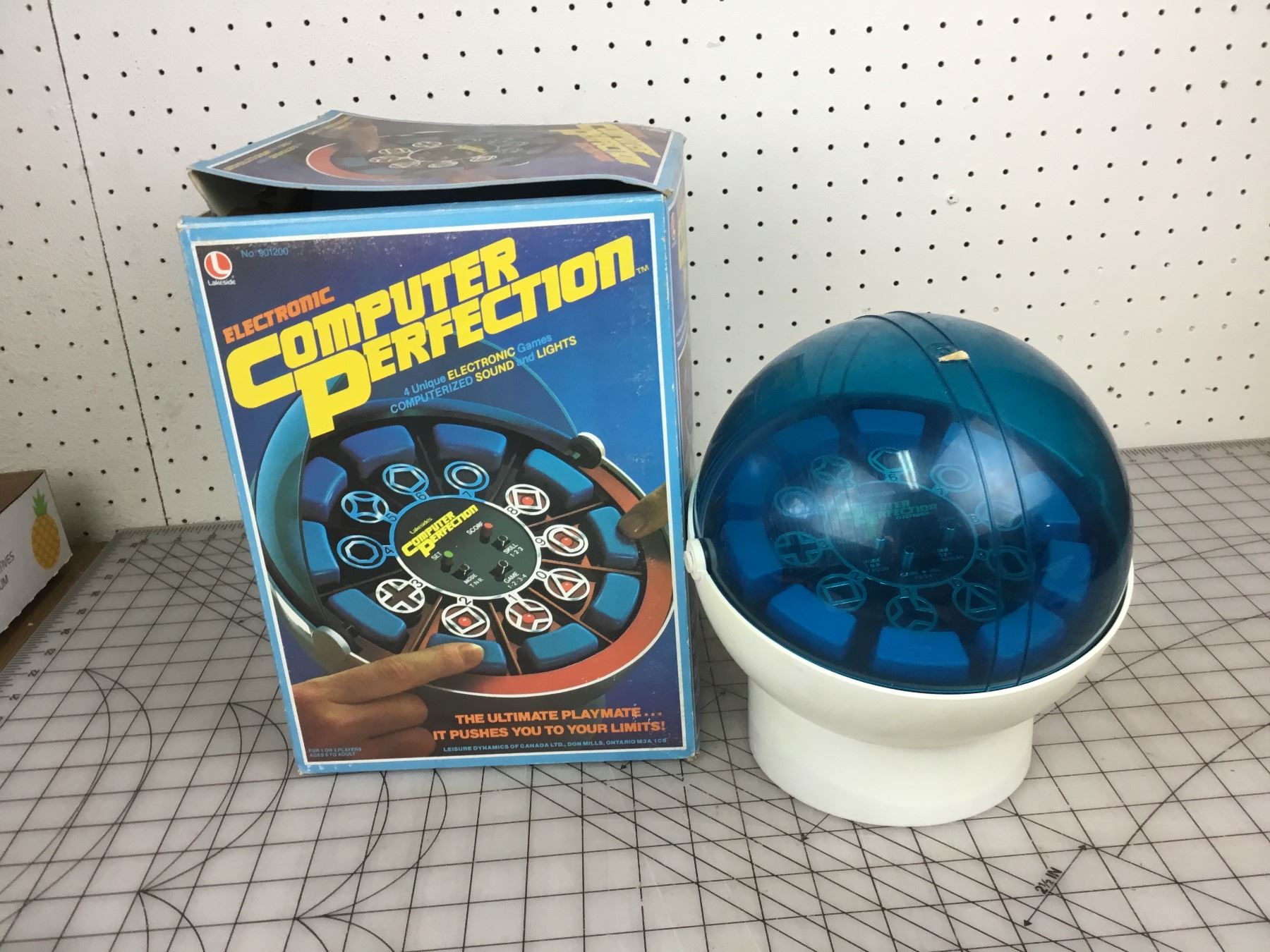 Computer Perfection VINTAGE COMPUTER PERFECTION LIGHT UP GAME WORKING