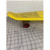 Image 3 : VINTAGE 1970s ROLLER DERBY SKATEBOARD