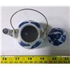 Image 6 : 3 Ornaments, small bowl; tiny kettle; container with lid.