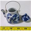Image 7 : 3 Ornaments, small bowl; tiny kettle; container with lid.