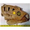 Image 1 : Wilson junior ball glove - left hand