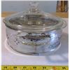 Image 2 : Pyrex 1.5 quart casserole dish plus lid, from oven to table with a decorative serving tray