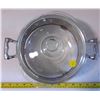 Image 8 : Pyrex 1.5 quart casserole dish plus lid, from oven to table with a decorative serving tray