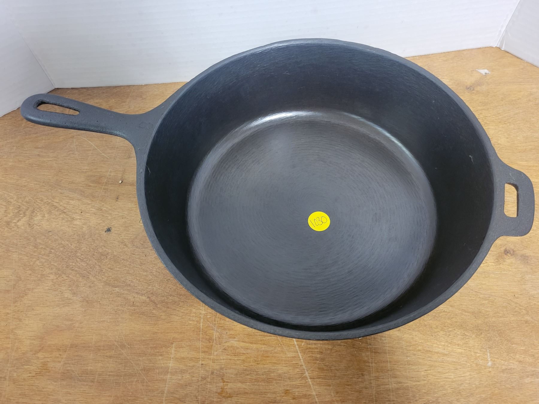 10.5 inch Wagner cast iron chicken fryer