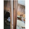 Image 10 : Queen sized 4 post bed frame, wood - some assembly required