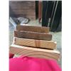 Image 11 : Queen sized 4 post bed frame, wood - some assembly required