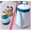 Image 3 : 3 Teapots & Sugar Dish