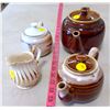 Image 3 : 3 Teapots & Creamer
