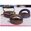 Image 1 : 3 Antique Irons