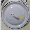 Image 2 : Enamelware - 8 Pots & Pans Lids