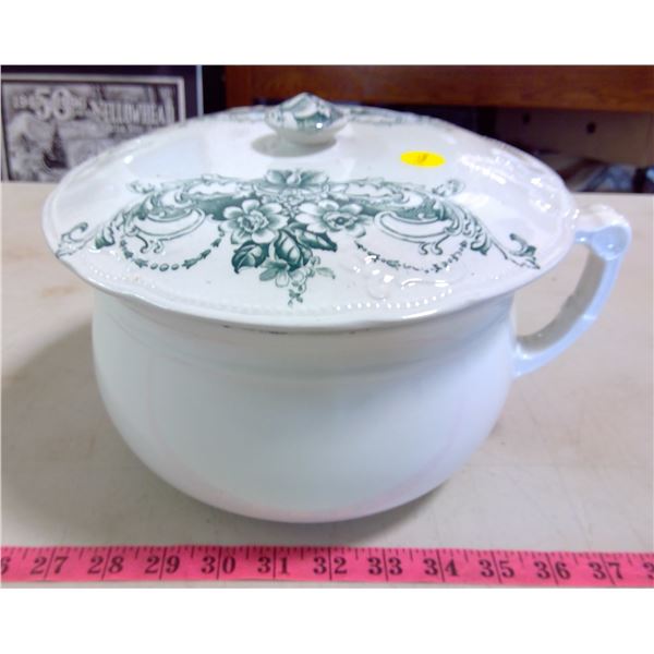 Chamber Pot with Lid