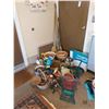 Image 1 : Birdbath, planters, garden tools B