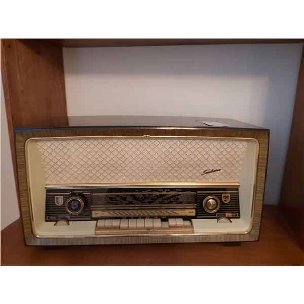 Antique Phillips radio A