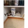Image 2 : 4 shelves glassware, decor items A