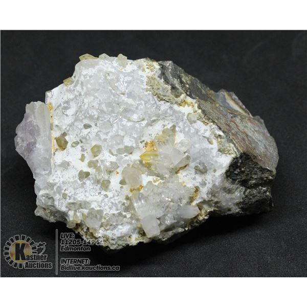 QUARTZ STONE SPECIMEN