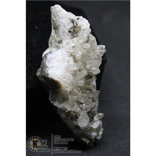 QUARTZ STONE SPECIMEN