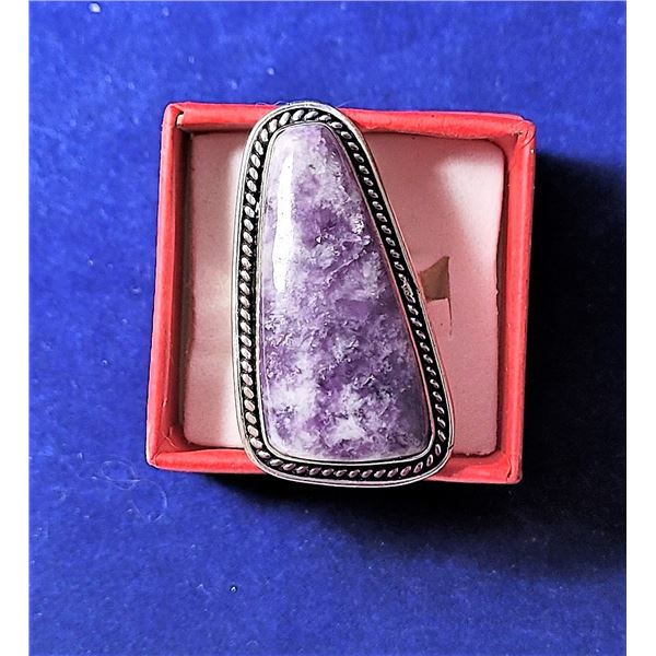 21)  TRIANGULAR NATURAL AMETHYST STATEMENT
