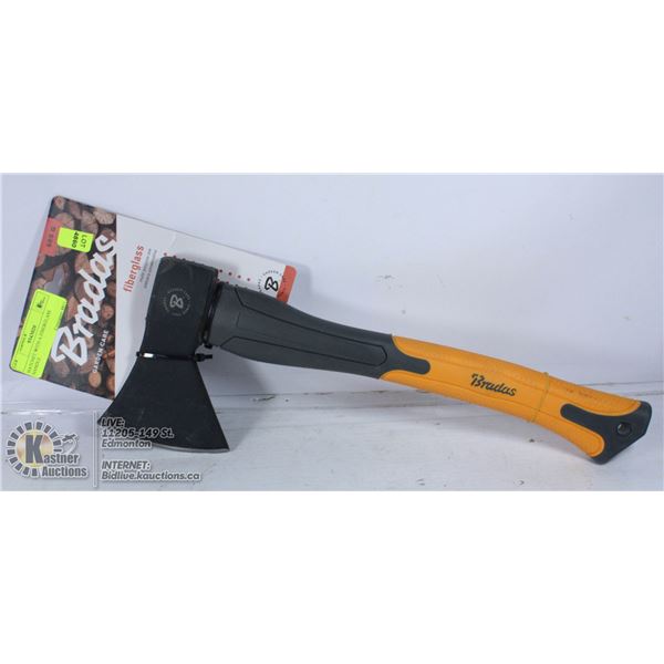 HATCHET WITH A FIBERGLASS HANDLE
