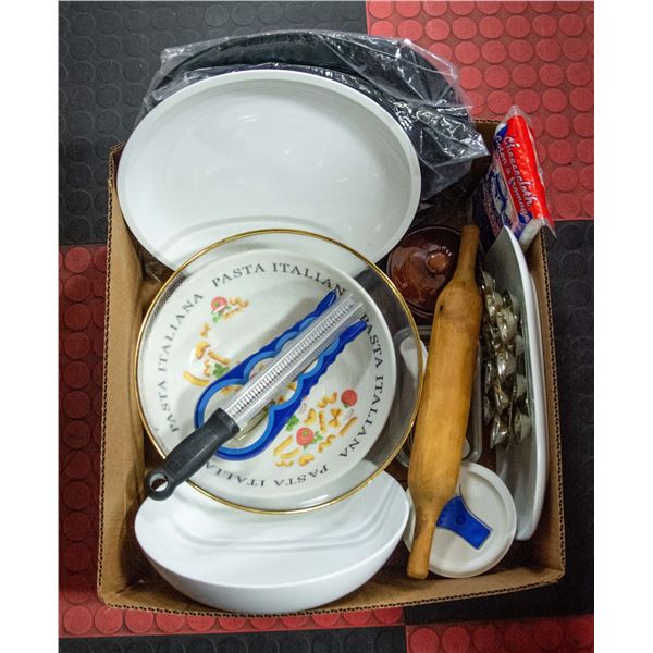 LARGE DECORATIVE WICKER LINED BASKET WITH