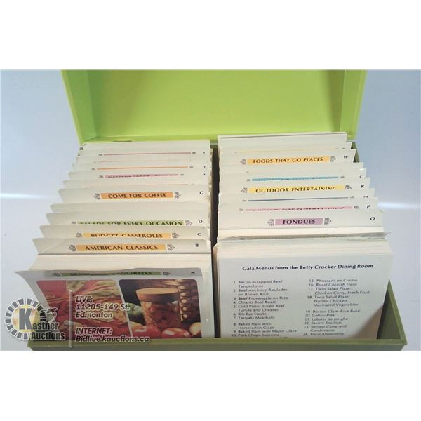 VINTAGE BETTY CROCKER RECIPE BOX WITH RECIPE