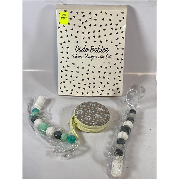 SILICONE PACIFIER CLIP SET