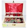 Image 1 : 1970'S ESTATE JEWELRY BOX WITH CONTENTS