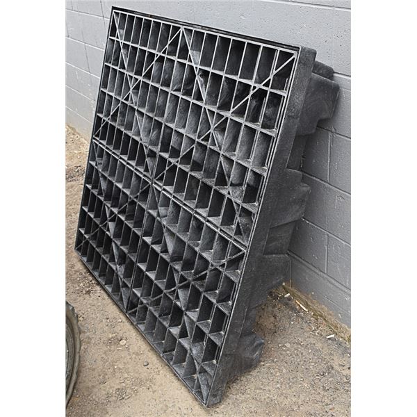 *OUTSIDE* UNCLAIMED DRUM SPILL PALLET