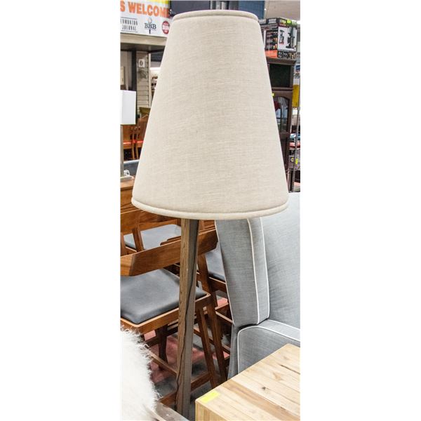 SHOWHOME LAMP WITH WOOD AND METAL 68 INCHES TALL