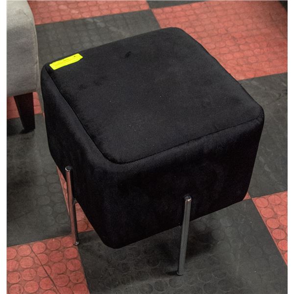 SHOWHOME OTTOMAN 17.5 X 15 X 15