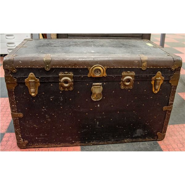 ANTIQUE CNW CHICAGO NORTH WESTERN RAILWAY TRUNK