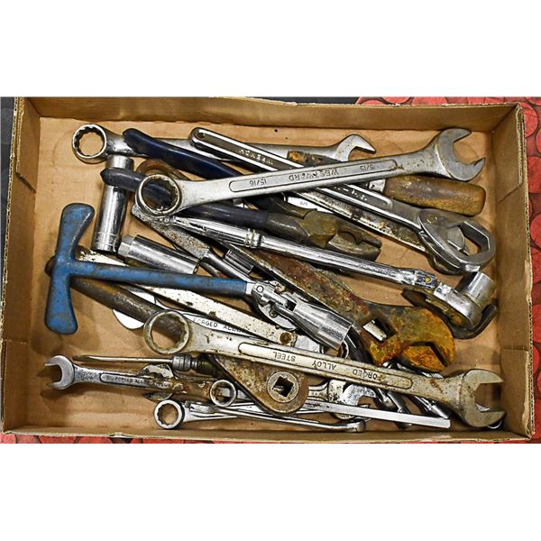 FLAT OF SOCKETS AND WRENCHES