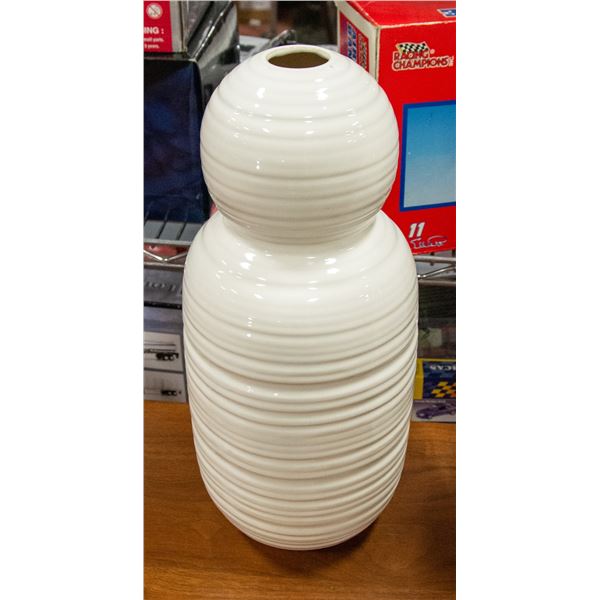 SHOWHOME VASE 16 INCHES TALL